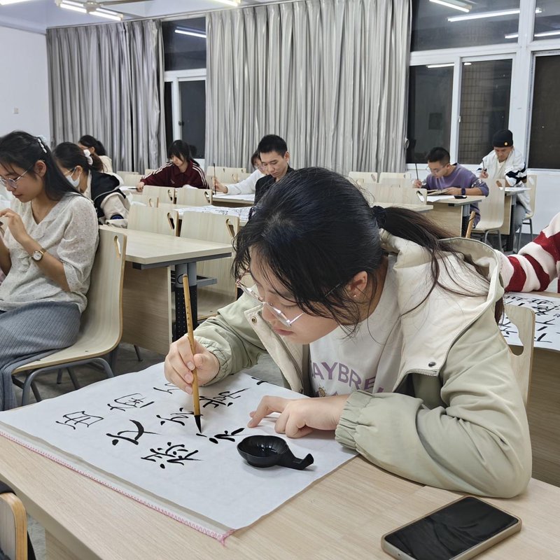 书法艺术：古老的艺术魅力与现代传播